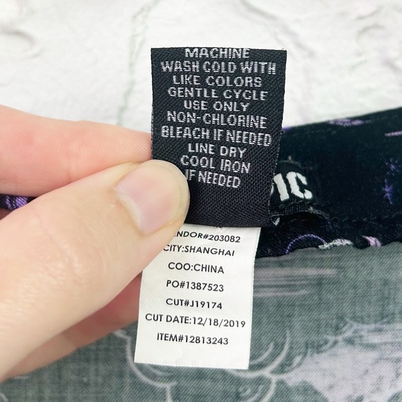 Hot Topic Black Purple Sun Moon Cropped Button Up Tie Front Top Size Medium - Picture 6 of 6